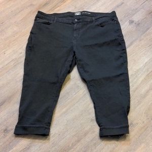 Levi Strauss Mid-Rise Capri, Size 24